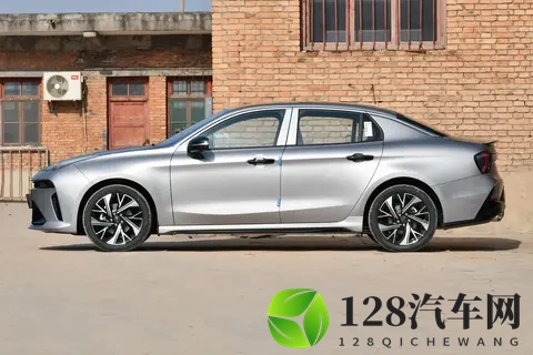 开了好几年领克03，试驾全新一代，才卖10多万，真香！-3