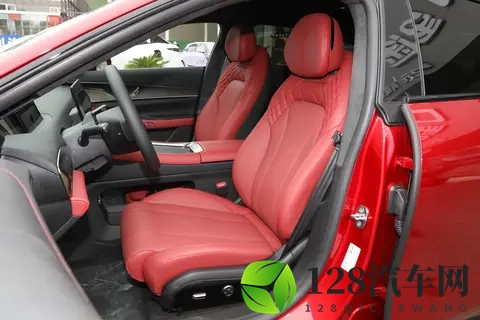 C级轿车再添“黑马”！置换补贴10000元，黄金增程+雪豹四驱，香-2