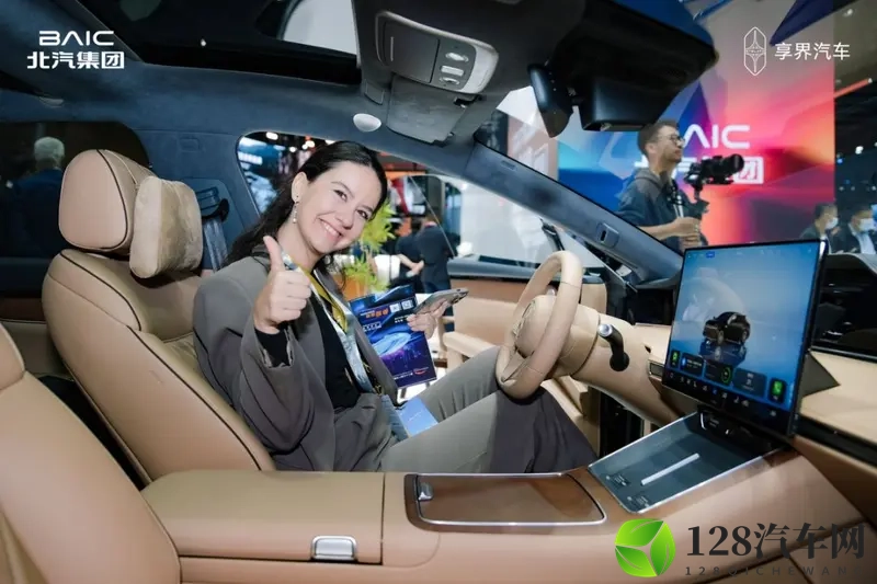 2025广州车展｜双旗舰联袂亮相，北汽享界定义新豪华标准-1