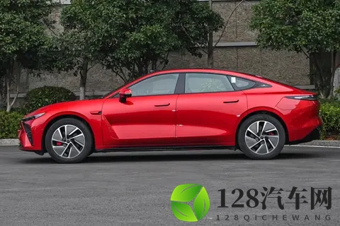 智能底盘＋猎鹰辅助驾驶，2025款星纪元ES究竟表现如何？-2