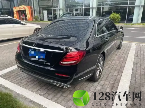 15万多拿下行政级座驾,二手奔驰E级家用商务都合适?-3
