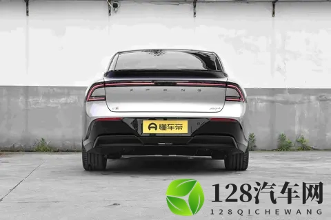 小鹏P7+增程版来了，用户却说它不像是油电混，更像智能车升级款-2