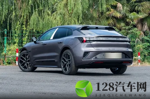 从猎装到日常，从性能到续航，26款ZEEKR 001表现如何？-2