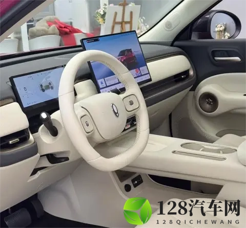 竞争比亚迪元UP！全新欧拉5实车到店，搭激光雷达_纯电续航580km-1