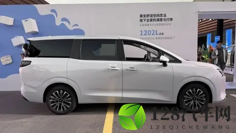 官方指导价730-1098万元 五菱星光730正式上市-3