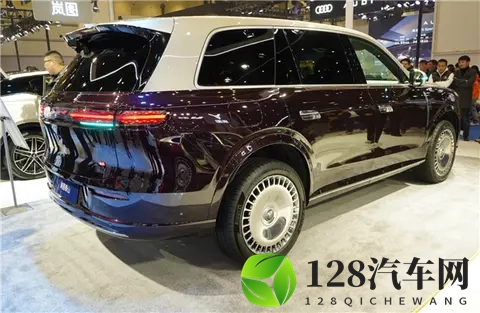 国产豪华旗舰SUV新王炸！岚图旗舰泰山亮相郑州国际车展-1