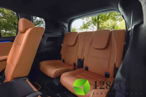 车里能打游戏，后排能坐人，冬天不怕冷-1