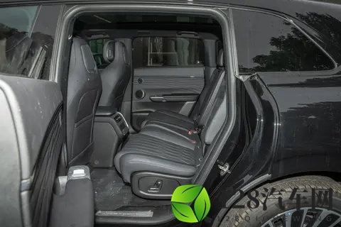 体验2025款星纪元ET纯电版 Max城区辅助驾驶：科技与舒适并存-2