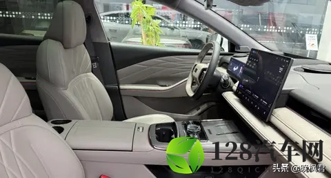 吉利银河星耀8系统变手机 玩家整活停不下来 穷鬼也能开豪车?-1