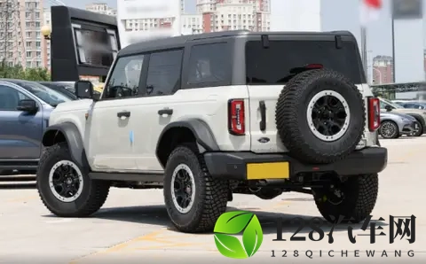 越野世家的新对话:福特烈马荒地版对比丰田普拉多-2