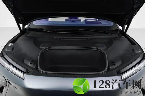 蔚来ET9适合家庭使用吗？从接送孩子到全家旅行，全面测试-1