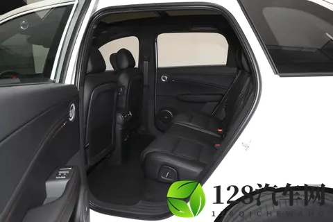 配15T插混系统 红旗HS6 PHEV开启盲订 冰箱_沙发全都有-3