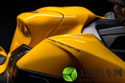 杜卡迪 2026 Panigale V2 S、Streetfighter V2 S 黄色版-1