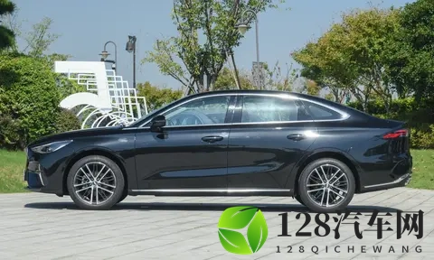 全新吉利帝豪上市，尺寸飙长，诠释性价比之美！下一个爆款？-1