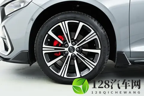 A级燃油轿车里，吉利星瑞为什么能一直卖得这么好？-3