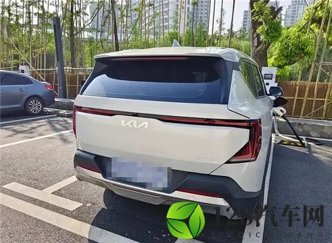 岚图泰山3799万起售 !邵明峰:中国最好的大六座旗舰-1