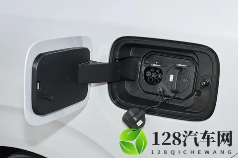 10万级MPV的新标准，五菱星光730试驾感受来了！-1