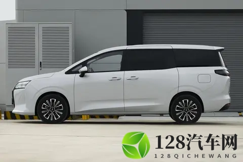 星光 730 PHEV 试驾评测:10 万级电滑门 + 真 7 座,家庭出行实用之选?-1