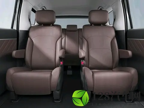 7万起的MPV真能全家满意?五菱星光730实测!侧滑门+2910mm轴距-1