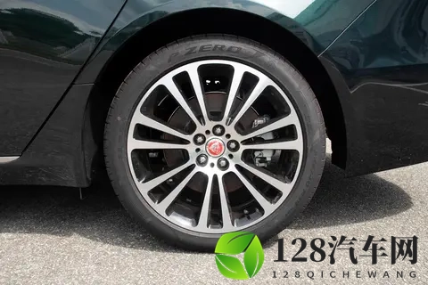 捷豹XFL 2025款 两版本差异全解析-1