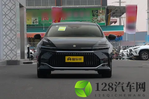 奇瑞风云A9L光辉版上市，C级车是否需要四驱和四座？-1