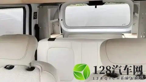 五菱之光新车型曝光，侧滑门 方盒子设计，带厨房和卧室，纯电动力-3