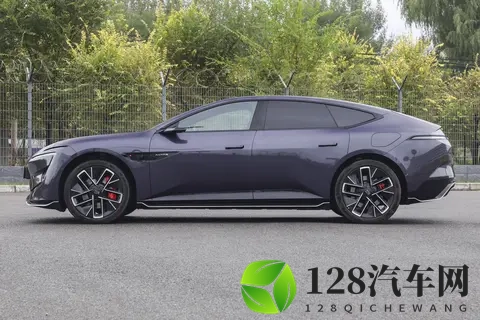 豪华车不能只看配置！阿维塔12四激光版「十新十二独」解析-3