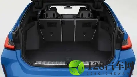 重回“燃”情岁月！宝马M3旅行版对比奥迪RS4 Avant-1