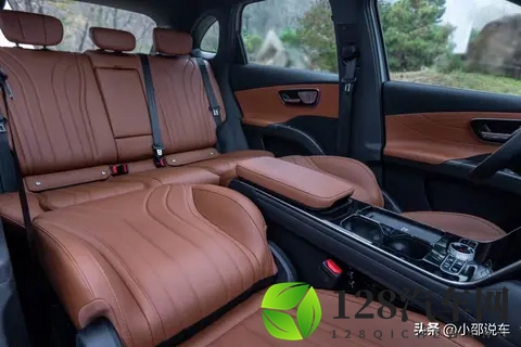 9万块的SUV,竟配了20万车才有的功能?奇瑞这波操作让人看不懂-3