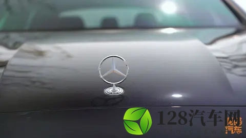 BBA不行了？在国产新能源多轮围剿下，为何唯独奔驰E级还能坚挺？-2