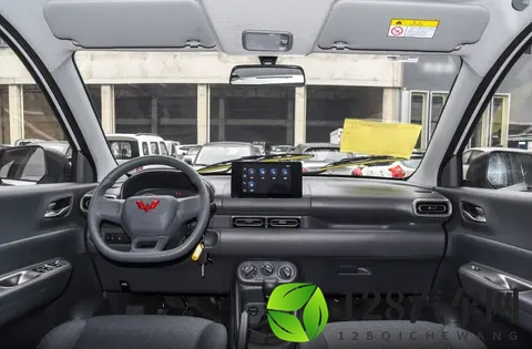 售价548万起，全新五菱宏光燃油版上市，外观内饰调整，动力升级-1