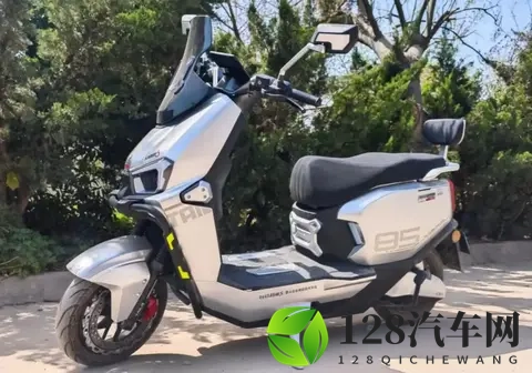 16寸的轮胎性能更强，为什么电动车却大多数用14寸的？为了省钱吗-1