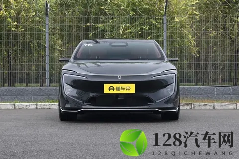 试驾阿维塔12,3020mm轴距+65L车载冰箱,空间配置都拉满-3