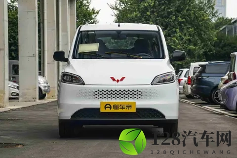 五菱又推燃油车，价格杀到5万内，老百姓真需要它吗？-3