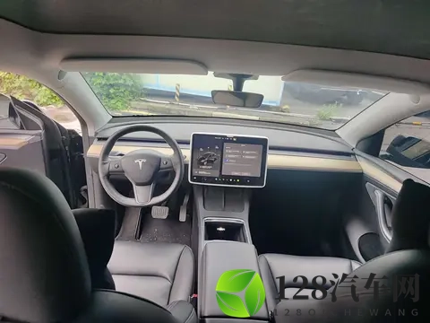 14万多拿下22年特斯拉Model Y,代步通勤不二之选?-2