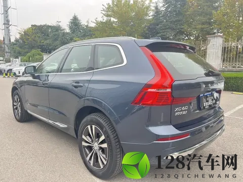 蓝色沃尔沃XC60准新车，表显1万公里，21万多开回家！-3