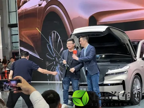 车企开卷「前备箱」?-1