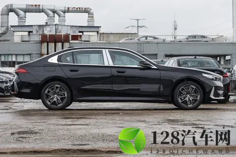 销量一跌再跌,宝马5系单月仅卖出9087辆,大降价难道也不管用?-3